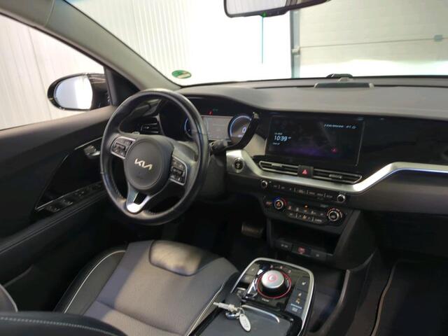 KIA e-Niro DynamicPlusLine 64 kWh | SOH 100% | Trekhaak | Warmtepomp | Schuif-Kantel Dak |