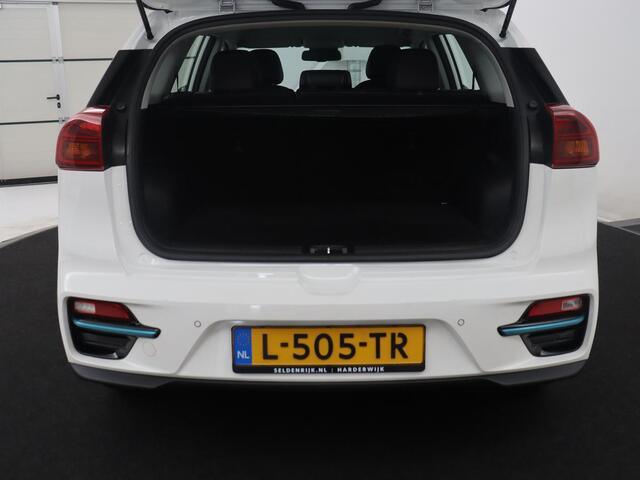 KIA e-Niro ComfortLine 64 kWh | SOH 95.9% | Adaptive cruise | Half Leder | Carplay | Climate control | Camera | Navigatie | Park assist