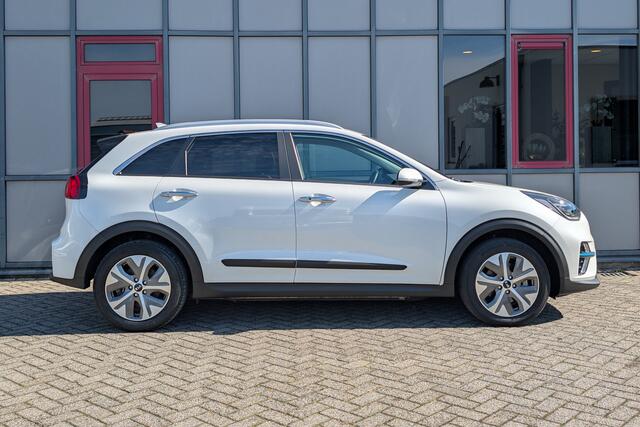 KIA e-Niro DynamicPlusLine 64kWh 3-Fase SOH 96% LED Schuifdak