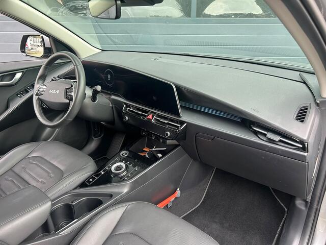 KIA e-Niro EV DYNAMICPLUSLINE 64.8 KWH (100% SOH) I TREKHAAK I SCHUIF/KANTELDAK I STOELVERWARMING I P-CAMERA