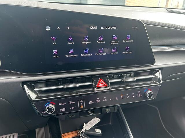 KIA e-Niro EV DYNAMICPLUSLINE 64.8 KWH (100% SOH) I TREKHAAK I SCHUIF/KANTELDAK I STOELVERWARMING I P-CAMERA
