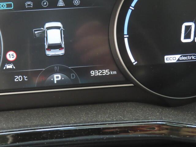 KIA e-Niro ExecutiveLine 64 kWh | SOH 98,1 % | Lederen Interieur | Schuif - Kantel Dak | Navigatie | Dealer onderhouden |