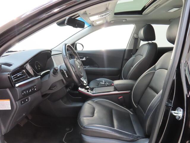 KIA e-Niro ExecutiveLine 64 kWh | SOH 98,1 % | Lederen Interieur | Schuif - Kantel Dak | Navigatie | Dealer onderhouden |