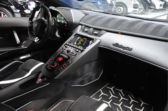 Lamborghini AVENTADOR 6.5 V12 SVJ Roadster Lift Carbon Camera1-800