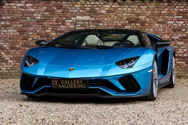 Lamborghini AVENTADOR S Roadster "Blu Aegir over Bianco Polar" "Blu Aegir over Bianco Polar" - First owner saw this color when it was introduced and just had to have it, And with extra blue contrasting stitching and lots of carbon fiber (Ad Personam), Manufacturer and dealer maintenance, The Dianthus wheels and Blu Aegir paint - If Lamborghini itself chose this combination for the launch - it can only be a good choise,Pristine condition