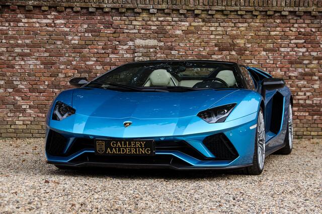 Lamborghini AVENTADOR S Roadster "Blu Aegir over Bianco Polar" "Blu Aegir over Bianco Polar" - First owner saw this color when it was introduced and just had to have it, And with extra blue contrasting stitching and lots of carbon fiber (Ad Personam), Manufacturer and dealer maintenance, The Dianthus wheels and Blu Aegir paint - If Lamborghini itself chose this combination for the launch - it can only be a good choise,Pristine condition