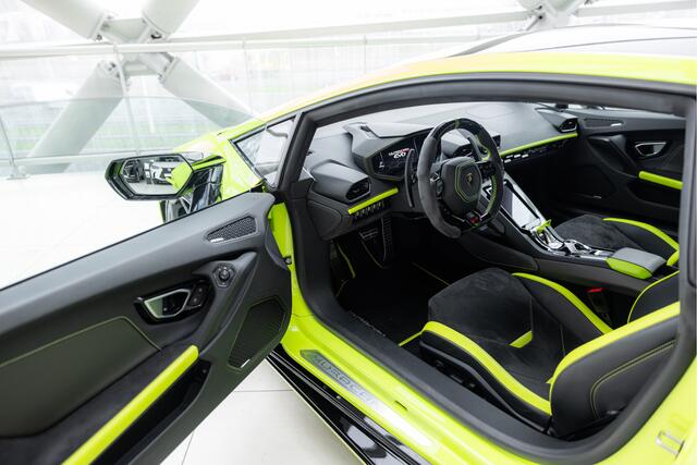 Lamborghini Huracán EVO Fluo Capsule 4WD | Official Lamborghini Service Partner |