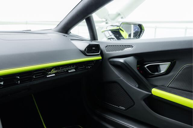 Lamborghini Huracán EVO Fluo Capsule 4WD | Official Lamborghini Service Partner |