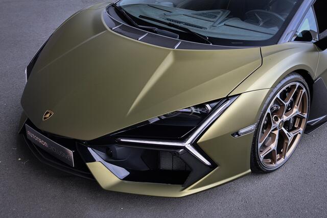 Lamborghini Revuelto | LIFT | CARBON IN & EXTERIEUR | PASSENGER DISPLAY | ADAPTIVE CRUISE | APPLE CARPLAY | SONUS FABER SOUND | PARKING PACK | HEADLAMPS PACKAGE | AMBIENT LIGHT | CUP HOLDERS |