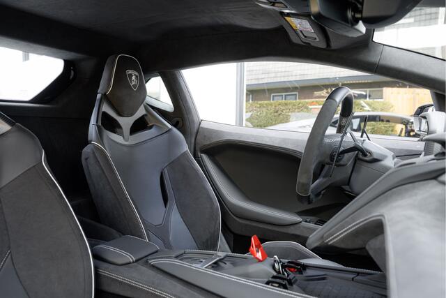 Lamborghini Temerario 4.0 V8 920 PK [DIRECT LEVERBAAR] Matte White - Sport Seats - Sonus Faber - Alcantara Pack - Passenger Display