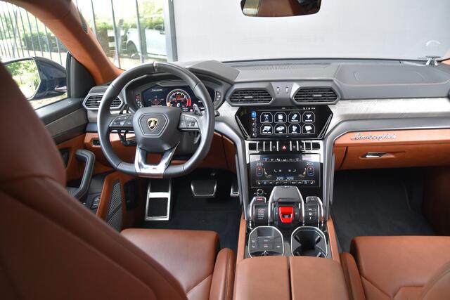 Lamborghini Urus 4.0 V8 | NERO GRANATUS | AKRAPOVIC | B&O 3D | NIGHT VISION | ADAPTIVE CRUISE | SFEERVERLICHTING STUURWIELVERWARMING | MASSAGE/STOELKOELING/VERWARMING | WARMTEWERENDE VOORRUIT | ELEK. TREKHAAK | SOFTCLOSE | SUNSHINE PACK | GARAGEDEUR OPENER | GELE REMKLAUW