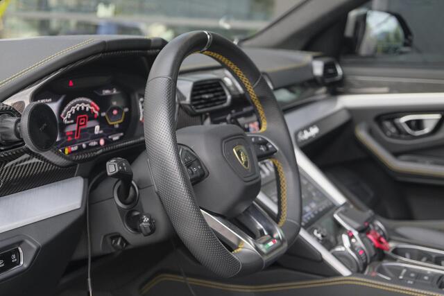 Lamborghini Urus 4.0 V8 650pk Panoramadak NLauto 4-seat config Carbon Bang&Olufsen 4-wielsturing Massage Stoelkoeling 23" LMV