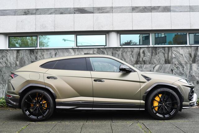Lamborghini Urus 4.0 V8 Full Carbon|BTW|23inch|Massage|B&O 3D|