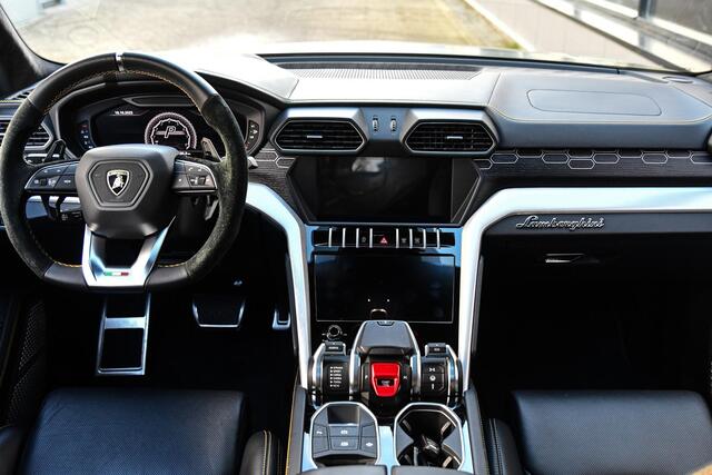 Lamborghini Urus 4.0 V8 Full Carbon|BTW|23inch|Massage|B&O 3D|
