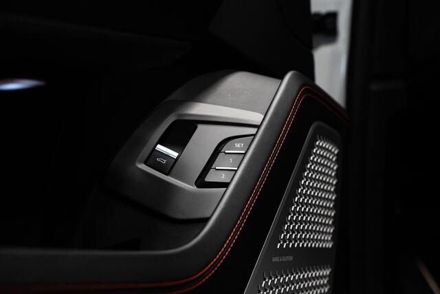 Lamborghini Urus 4.0 V8 *Novitec / B&O Advanced / Panorama / Stoelventilatie + massage / HUD*