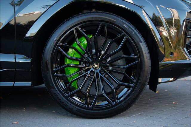 Lamborghini Urus 4.0 V8 Hybrid SE 800PK | B&O+ | Pano | Anima | Ceramic | 23"| Massage | Lane & Side Assist | Apple Carplay | Lederpack | 360 Cam | Interieurverlichting | PPF | Coating | Nero Helene Lak | Nero Ade interieur | 5 jaar gratis onderhoud | BTW.