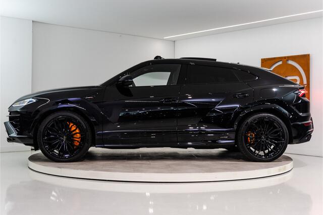 Lamborghini Urus 4.0 V8 Hybrid SE 800PK | Ad Personam | Nero Helene | Nero Ade/Arancio Leoni | Bang&Olufsen 3D | Ceramic | Service Package 5YR | 3YR Warrenty | VOL