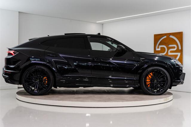 Lamborghini Urus 4.0 V8 Hybrid SE 800PK | Ad Personam | Nero Helene | Nero Ade/Arancio Leoni | Bang&Olufsen 3D | Ceramic | Service Package 5YR | 3YR Warrenty | VOL
