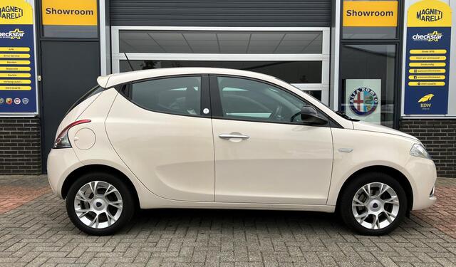 Lancia YPSILON 0.9 TwinAir Opening Edition | Automaat |