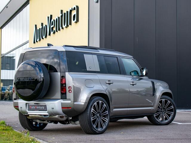 Land Rover DEFENDER 2.0 P400e 110 X-Dynamic | 22'' Velgen | Panoramadak | Trekhaak | Bumpers in kleur