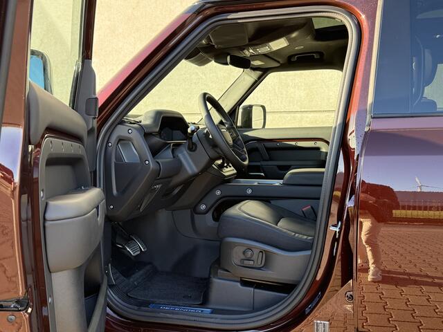 Land Rover DEFENDER 2.0 P300e 110 Sedona Edition