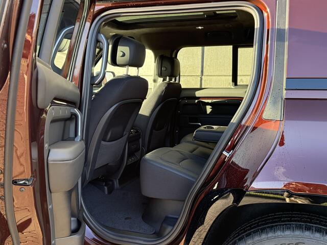 Land Rover DEFENDER 2.0 P300e 110 Sedona Edition