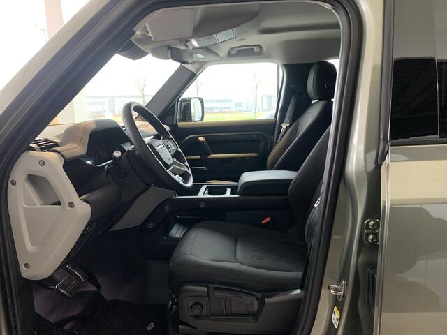 Land Rover DEFENDER P400e Trekhaak | Pangea Green | Wit dak