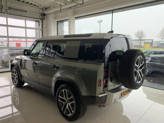 Land Rover DEFENDER P400e Trekhaak | Pangea Green | Wit dak