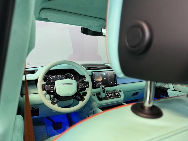 Land Rover DEFENDER 2.0 P400e 110 X?Customized Signature Car?UNIEK?Custom Interieur?Stoelventilatie?URBAN?Meridian?Panoramadak?