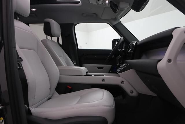 Land Rover DEFENDER P300e 110 X-Dynamic HSE | Black Pack | Panoramadak | Stoelverwarming+Koeling | Luchtvering | ACC | 360° Camera | Trekhaak