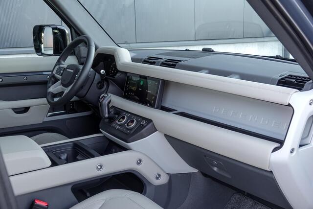 Land Rover DEFENDER 110 2.0 P400e 110 SE *Meridian / Luchtvering / Panorama / Surround-view / Memory *