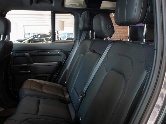 Land Rover DEFENDER 110 2.0 P300e 110 X-Dynamic HSE Snel Leverbaar | Prijs Exclusief Daktent | Leder Uitbreiding!