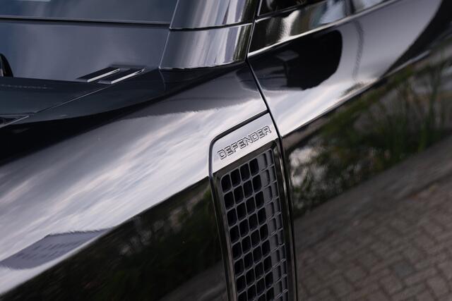 Land Rover DEFENDER 3.0 D200 90 MHEV X-Dynamic SE / Cold Climate Pack / Afneembare trekhaak / Meridian