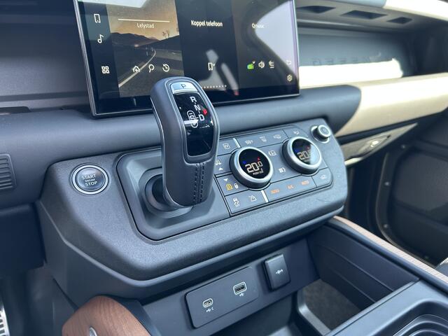 Land Rover DEFENDER P400e 404pk AWD X | Meest complete X-uitvoering | Head-up Display | Windsor leder |