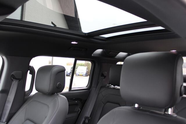 Land Rover DEFENDER 110 3.0 D300 / 110 / X-Dynamic / HSE / Luchtvering / Panorama / Vol Opties / NIEUW