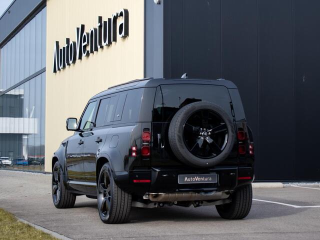 Land Rover DEFENDER 110 2.0 P300e 110 X-Dynamic HSE NP ¤127050 l Trekhaak l Schuif- /kantel Pano l Matrix LED l Adapt. Cruise l Black Pack l 22" Inch l 360 Camera