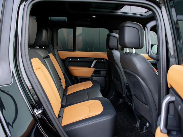 Land Rover DEFENDER 110 2.0 P300e 110 X-Dynamic HSE NP ¤127050 l Trekhaak l Schuif- /kantel Pano l Matrix LED l Adapt. Cruise l Black Pack l 22" Inch l 360 Camera