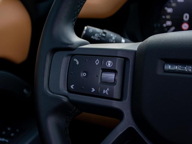 Land Rover DEFENDER 110 2.0 P300e 110 X-Dynamic HSE NP ¤127050 l Trekhaak l Schuif- /kantel Pano l Matrix LED l Adapt. Cruise l Black Pack l 22" Inch l 360 Camera
