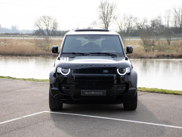 Land Rover DEFENDER 110 2.0 P300e 110 X-Dynamic HSE NP ¤126843 l Trekhaak l Schuif- /kantel Pano l Matrix LED l Adapt. Cruise l Black Pack l 22" Inch l 360 Camera