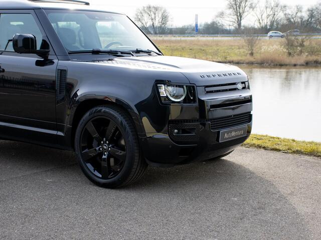 Land Rover DEFENDER 110 2.0 P300e 110 X-Dynamic HSE NP ¤126843 l Trekhaak l Schuif- /kantel Pano l Matrix LED l Adapt. Cruise l Black Pack l 22" Inch l 360 Camera