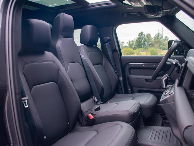 Land Rover DEFENDER 110 2.0 P300e 110 X-Dynamic l 6 Persoons l Schuif- /kantel Pano l Adapt. Cruise l Black Pack l 360 Camera