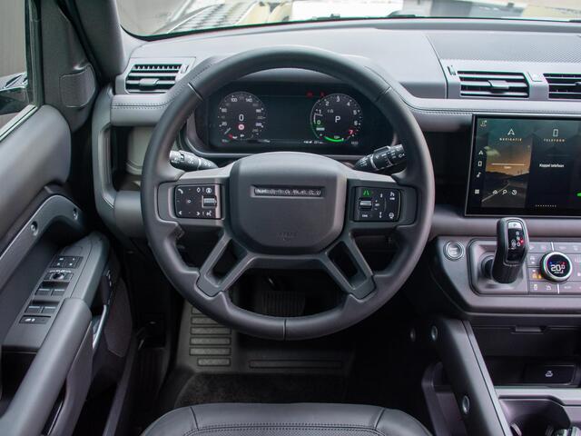 Land Rover DEFENDER 110 2.0 P300e 110 X-Dynamic HSE Trekhaak l Schuif-/kantel Panorama dak l Black Pack l Treeplanken l Spoiler l Wheelcover l 24 Inch l