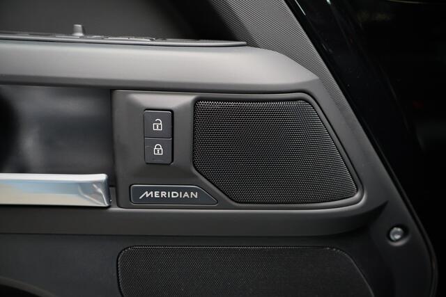 Land Rover DEFENDER 110 P300e 110 X-Dynamic SE ADAPTIVE CRUISE | 360 CAMERA | PANORAMADAK | VOORRUITVERWARMING | MERIDIAN | ELEKTRISCHE STOELEN | STUURVERWARMING |