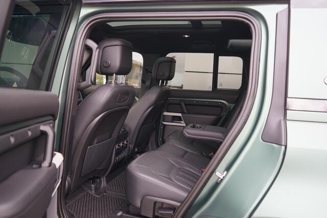 Land Rover DEFENDER 110 3.0 D250 110 HSE 7p. | Elektrische trekhaak | Schuif/Kantel dak | Meridian |