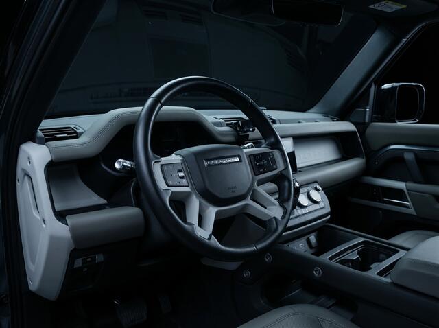 Land Rover DEFENDER 110 2.0 P400e 110 SE / 22 Inch Black / Black Pack / Schuifkanteldak