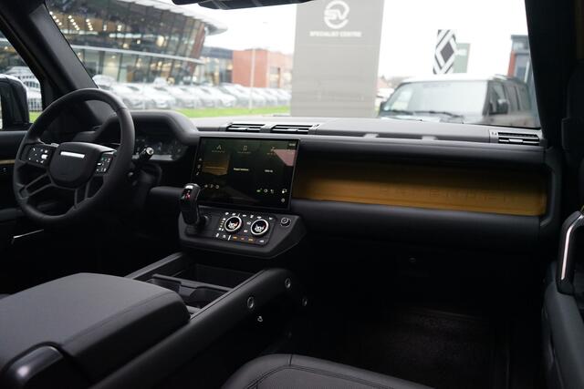 Land Rover DEFENDER 110 2.0 P300e 110 Trophy Edition | Koelvak | Voorstoelen verwarmd / gekoeld | Elektrische trekhaak |