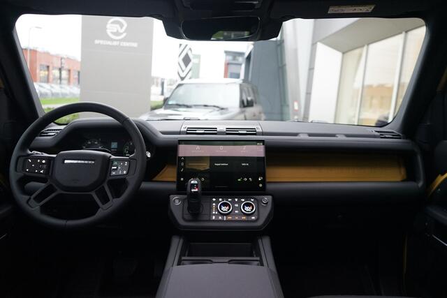 Land Rover DEFENDER 110 2.0 P300e 110 Trophy Edition | Koelvak | Voorstoelen verwarmd / gekoeld | Elektrische trekhaak |