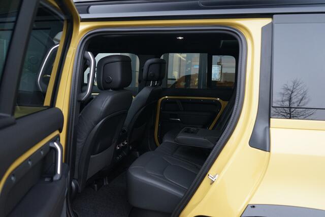 Land Rover DEFENDER 110 2.0 P300e 110 Trophy Edition | Koelvak | Voorstoelen verwarmd / gekoeld | Elektrische trekhaak |