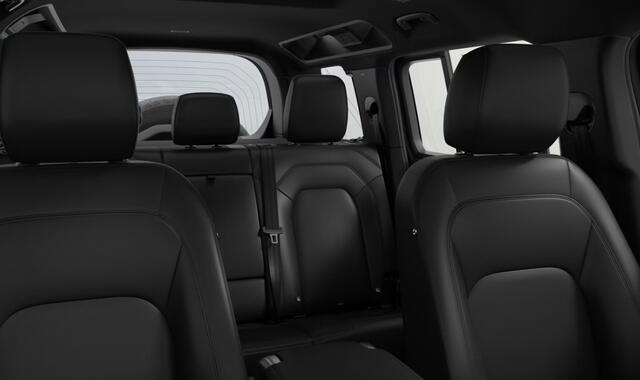 Land Rover DEFENDER 110 P300e 110 Dynamic SE Edition | Schuif/Kantel Dak | Cold Climate Pack | 22 Inch | Elektrische Trekhaak | Extended Black Pack |