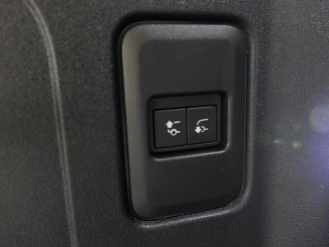 Land Rover DEFENDER 110 2.0 P300e 110 X-Dynamic SE - Plug-in Hybrid - All Seasonbanden - Elektrisch Glazen Panoramadak - 360 graden Camera - Adaptive Cruise Control